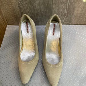 Prada / Suede Pump / Made in Italy / 39 1/2 EU / Beige / 3" Heel